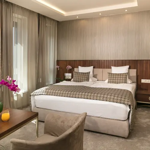 deluxe francia&aacute;gyas szoba