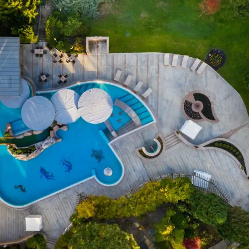 &Eacute;lm&eacute;nyf&uuml;rdő