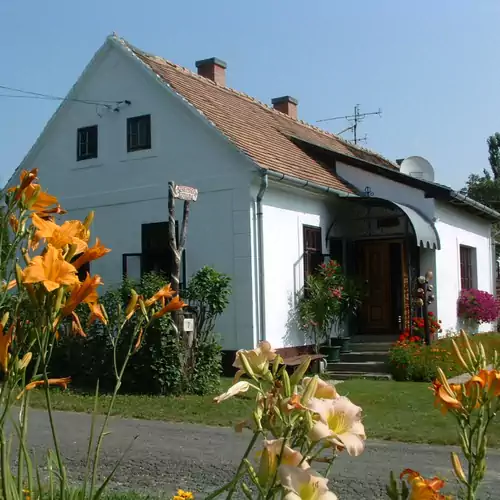 Cserépmadár Szállás és Csinyálóház Velemér 002 kép