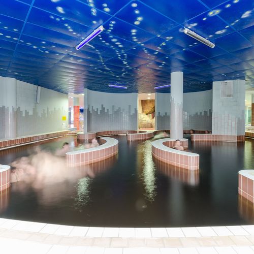Közvetlen és korlátlan átjárás az Aqua-Palace fedett élményfürdőbe.