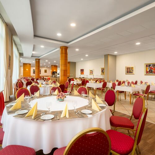 Hangulatos &eacute;tterm&uuml;nkben bős&eacute;ges b&uuml;f&eacute;vacsora &eacute;s b&uuml;f&eacute;reggeli v&aacute;rja a vend&eacute;geket.