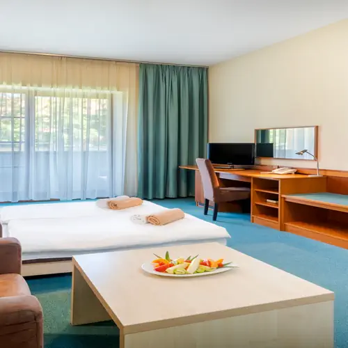 2 l&eacute;gterű apartman: nappali szob&aacute;j&aacute;ban 1 kih&uacute;zhat&oacute; kanap&eacute;val