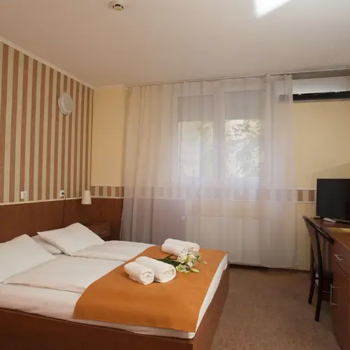 Francia&aacute;gyas szoba