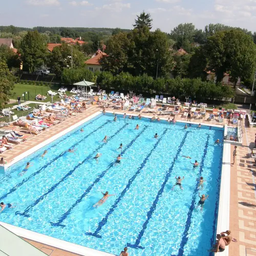 25 méteres úszómedence