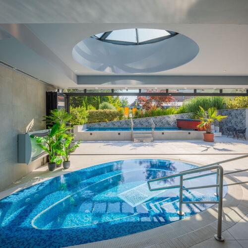Beltéri jacuzzi