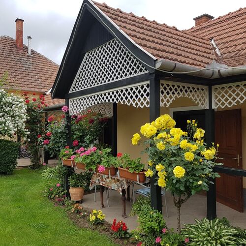 Iskolakert Apartman Sárospatak