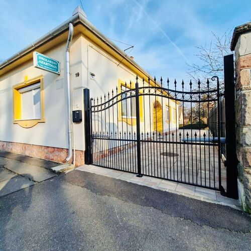 Iskolakert Apartman Sárospatak