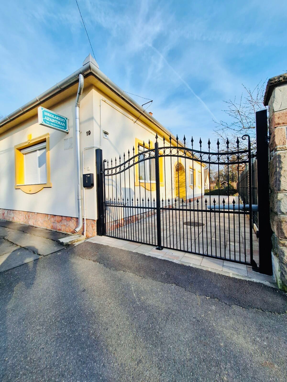 Iskolakert Apartman Sárospatak