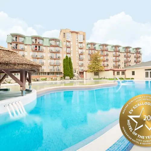 Eur&oacute;pafit Hotel az Acapulco &eacute;lm&eacute;nymedence felől