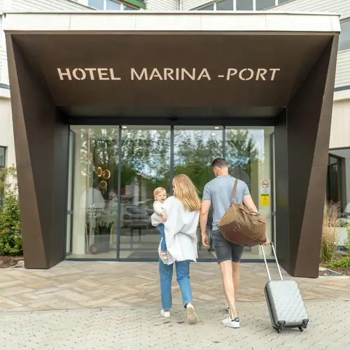 Hotel Marina-Port bej&aacute;rata