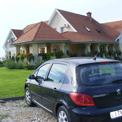 Főnix Fogad&oacute;