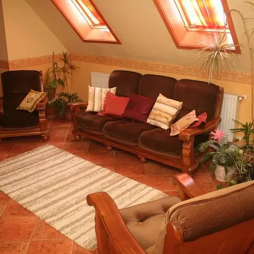 K&eacute;p a t&aacute;rsalg&oacute;r&oacute;l