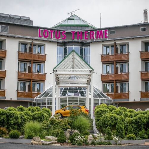 Hotel épülete szemből