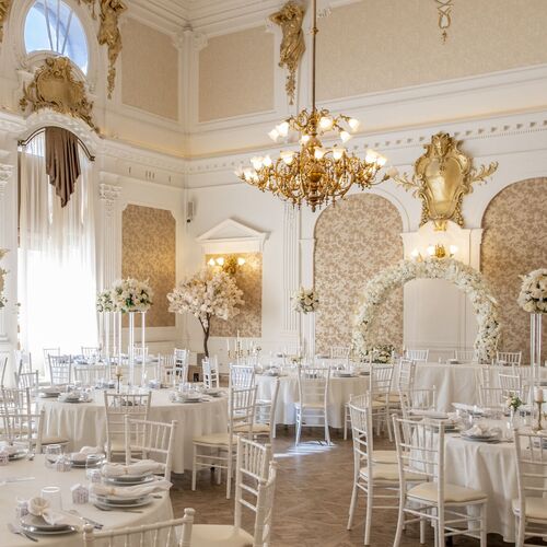 B&aacute;lok, esk&uuml;vők, bankett &eacute;s c&eacute;ges rendezv&eacute;nyek, Konferenci&aacute;k