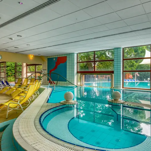 K&uuml;lső-belső &eacute;lm&eacute;nymedence