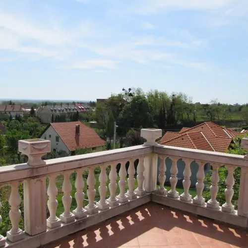 2  szem&eacute;lyes apartman.