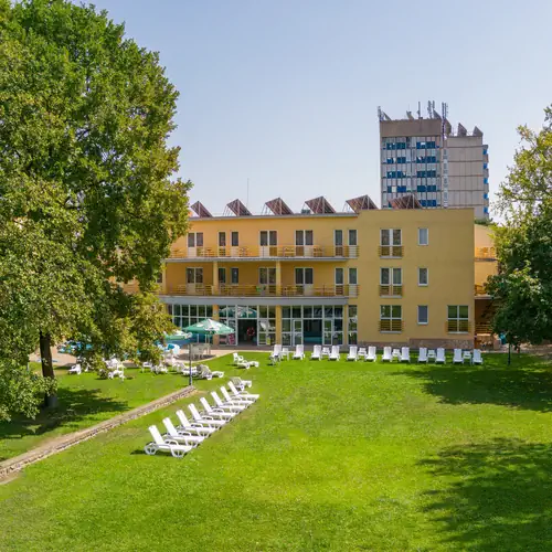 Apollo napoz&oacute; udvar