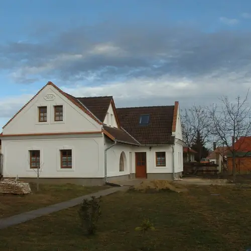 Kir&aacute;ly-H&aacute;z mad&aacute;rt&aacute;vlatb&oacute;l