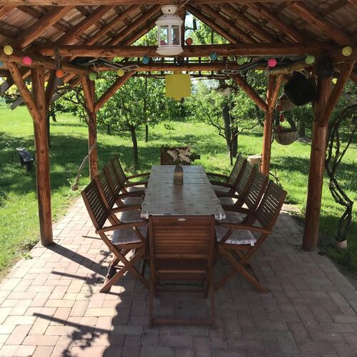 Kerti fedett pihenőhelyünk.