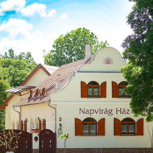 Napvirág Vendégház Zsira