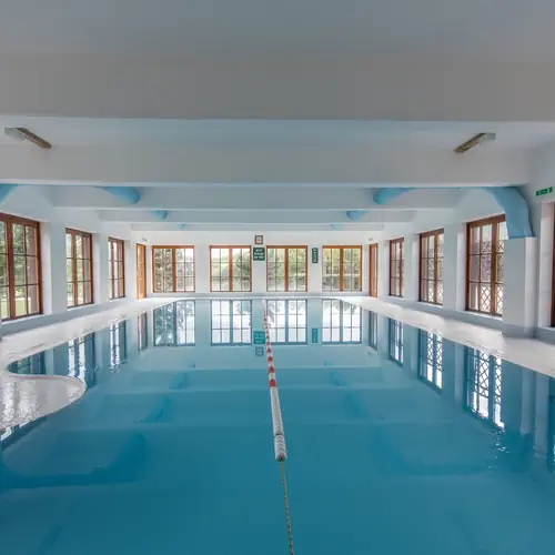 &Uacute;sz&oacute;medence