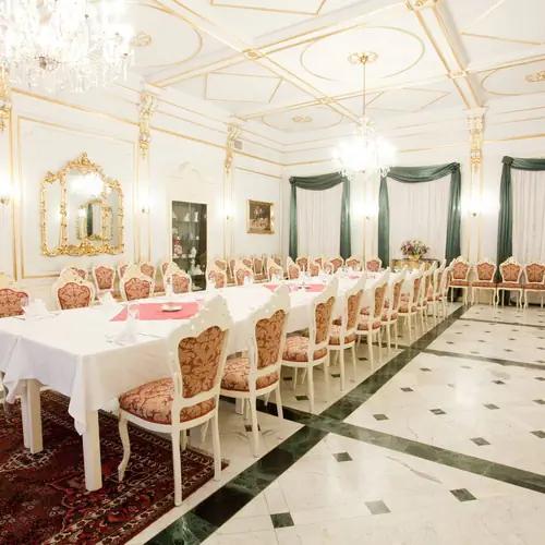 Feh&eacute;r terem