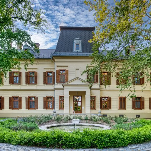 Sz&aacute;lloda &eacute;p&uuml;lete
