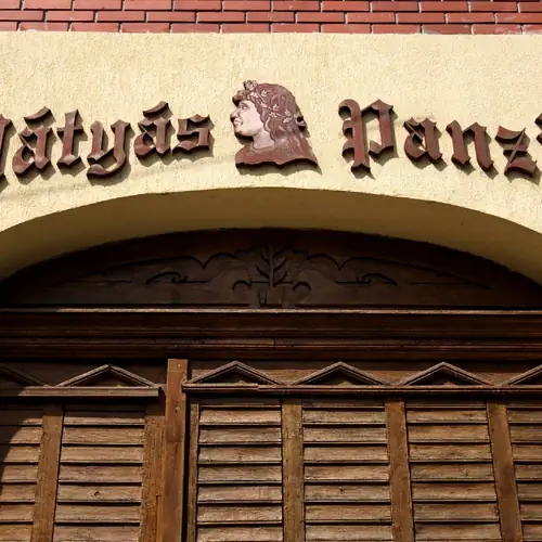 K&eacute;p az &eacute;p&uuml;letről