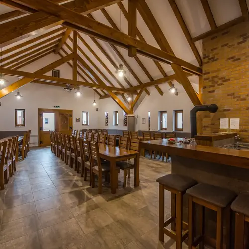 Rendezv&eacute;nyh&aacute;z belső t&eacute;r