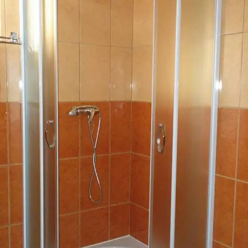 f&uuml;rdőszoba1