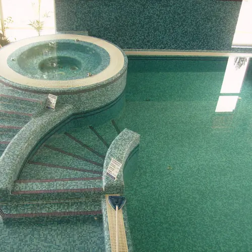 Hidromedence és úszómedence