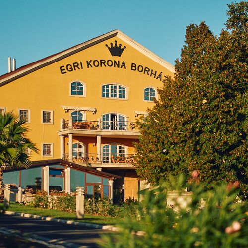 Egri Korona Borház - Borfalu, Wellness Hotel és Kemping