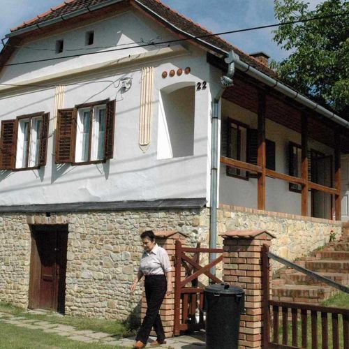 Zengőlak