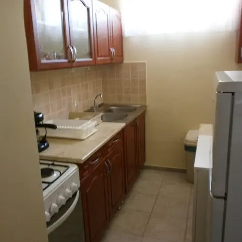 konyha csal&aacute;di h&aacute;zas r&eacute;szben