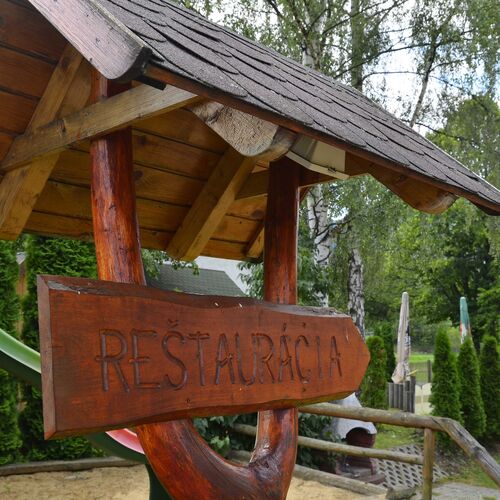 re&scaron;taur&aacute;cia na mieste