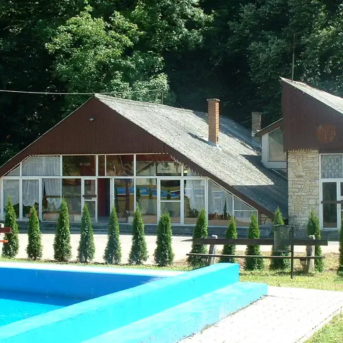 M&aacute;r&eacute;cs&aacute;rda a strand ter&uuml;let&eacute;n.