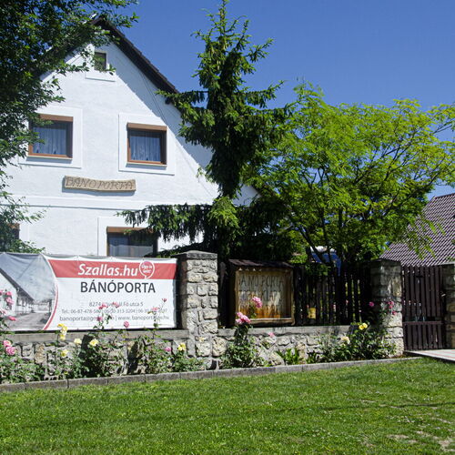 Bano Porta Köveskál  2