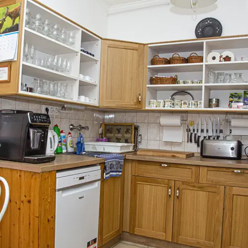 Nagy &eacute;tkező ak&aacute;r 15 fős t&aacute;rsas&aacute;gok kiszolg&aacute;l&aacute;s&aacute;ra is alkalmas