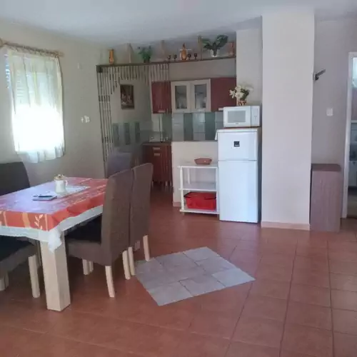 Pink Apartman Balatonmáriafürdő 009 kép