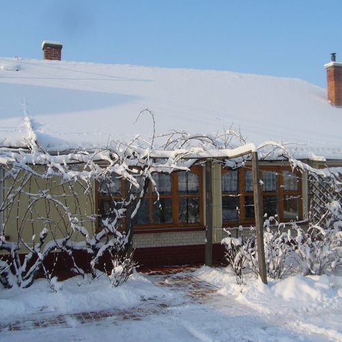 A ház télen. Gázfűtés van, úgyhogy ilyenkor is várjuk kedves vendégeinket!  