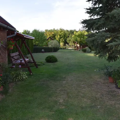 Udvar r&eacute;szlet