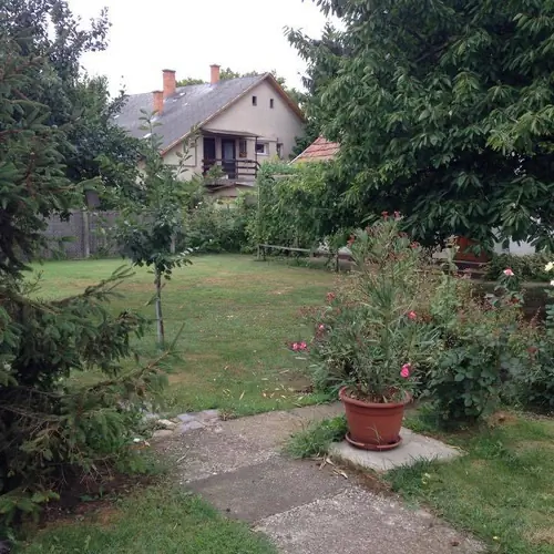 Fot&oacute; a kertről