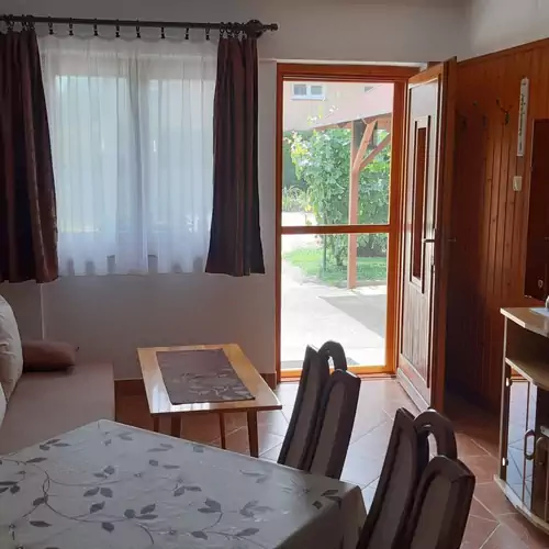 Meni Apartmanház Balatonföldvár 016 kép