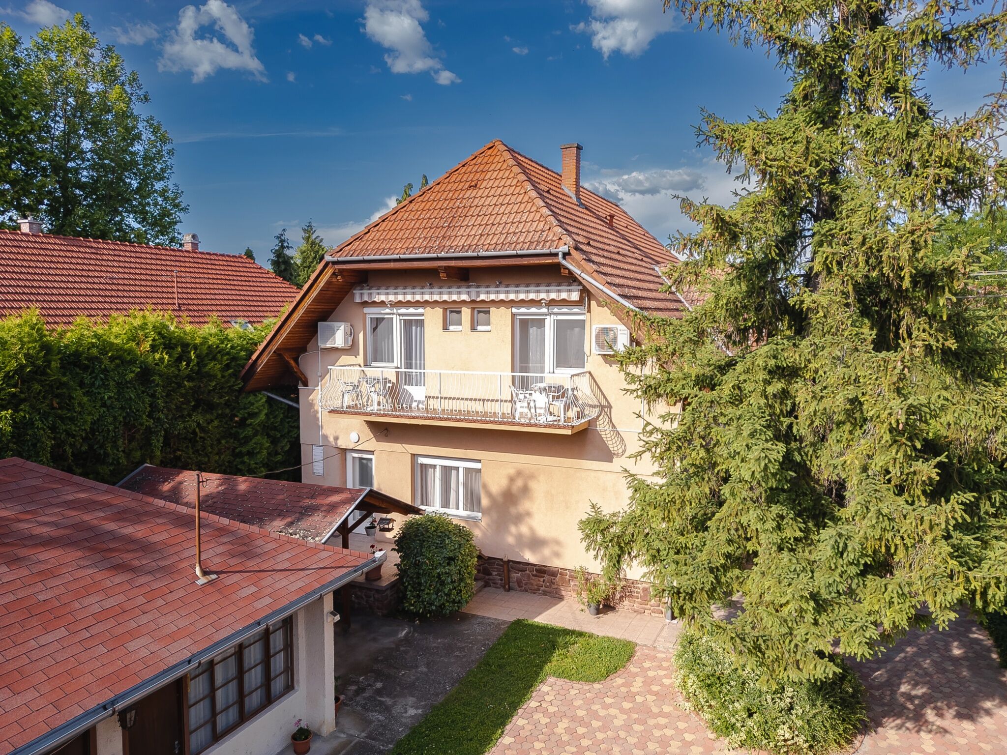 Pávics Apartmanház Balatonboglár