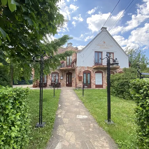 Fő&eacute;p&uuml;let