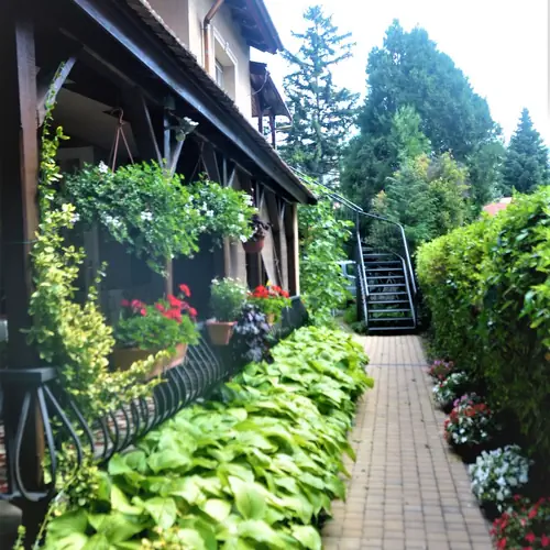 udvar r&eacute;szlet