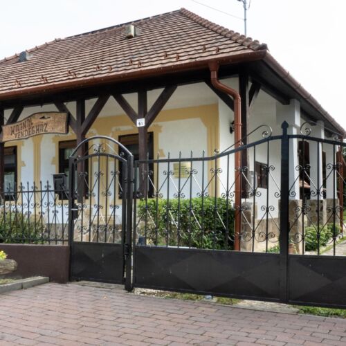 Hajnal Vendégház Kéked