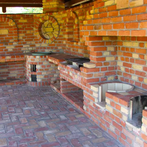 Grillező- bogr&aacute;csoz&oacute;hely