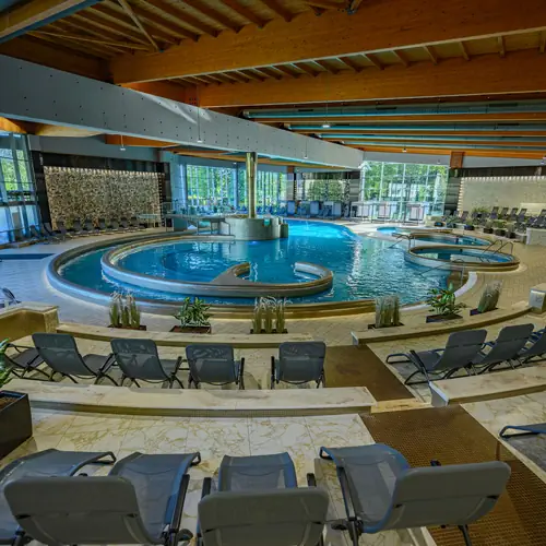 Hotel Az&uacute;r Csal&aacute;dbar&aacute;t Wellness