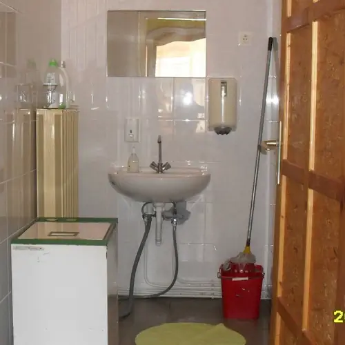 F&eacute;nyk&eacute;p f&uuml;rdőszob&aacute;r&oacute;l